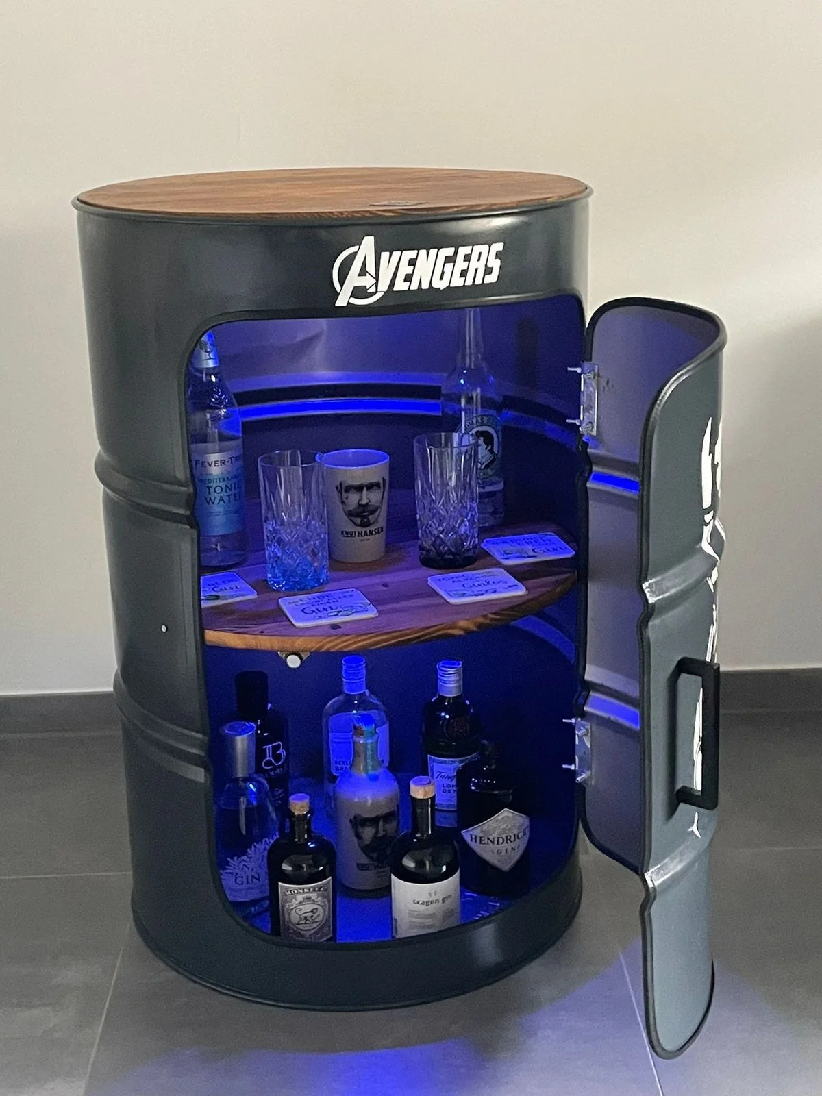 USTA BARREL PRO Varil Bar Dolabı – LED Aydınlatmalı & Kapaklı